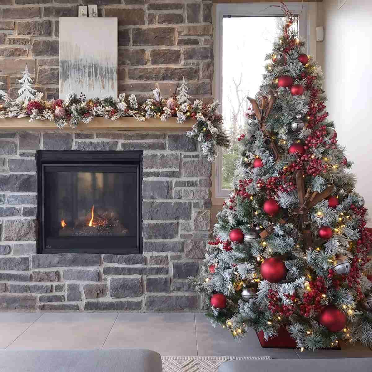 Chalet décoré pour Noël dans un chalet locatif à Québec
